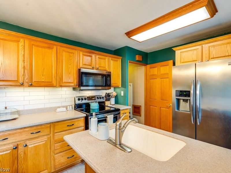 28935 W Willowick Drive , Willowick, OH 44095 Photo 11