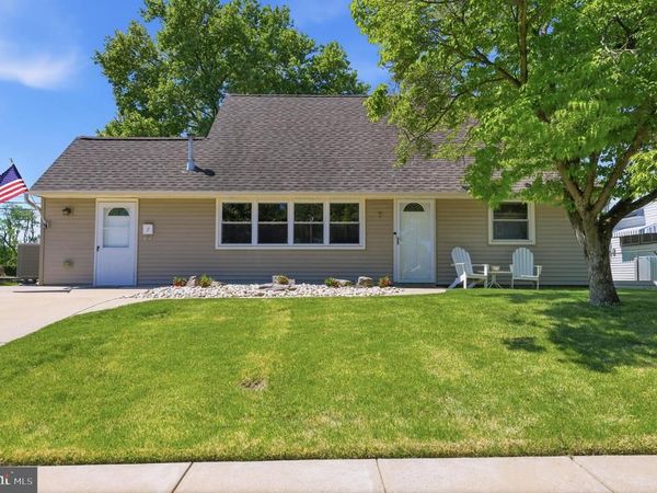 7 NEW POND LANE , LEVITTOWN, PA 19054