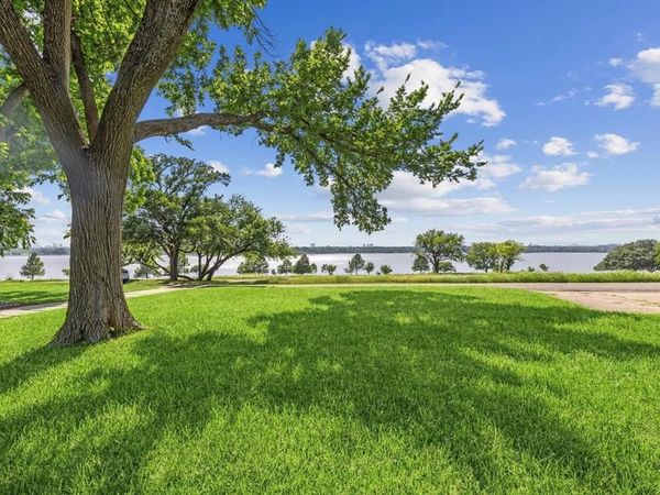 9214 W Lake Highlands Drive , Dallas, TX 75218