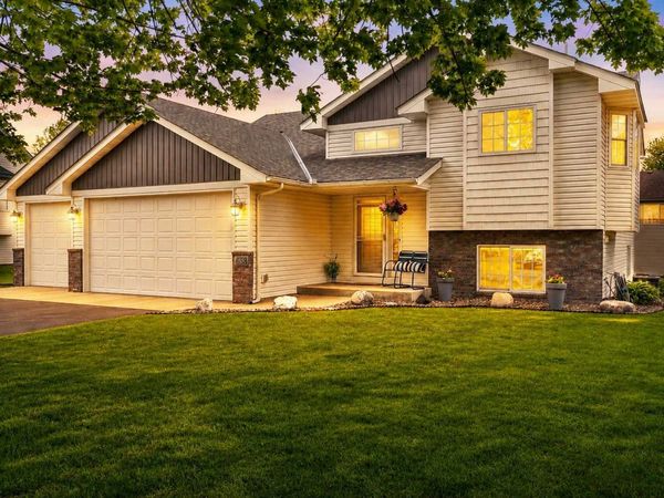658 Lois Lane , Circle Pines, MN 55014