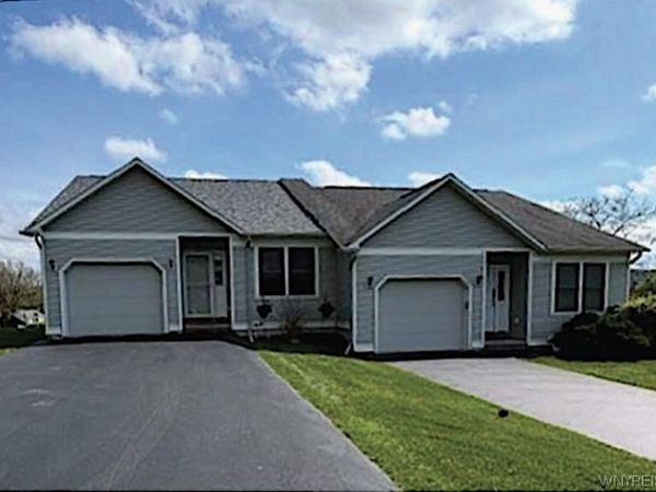 183 Timber Wolf Circle , Syracuse, NY 13209