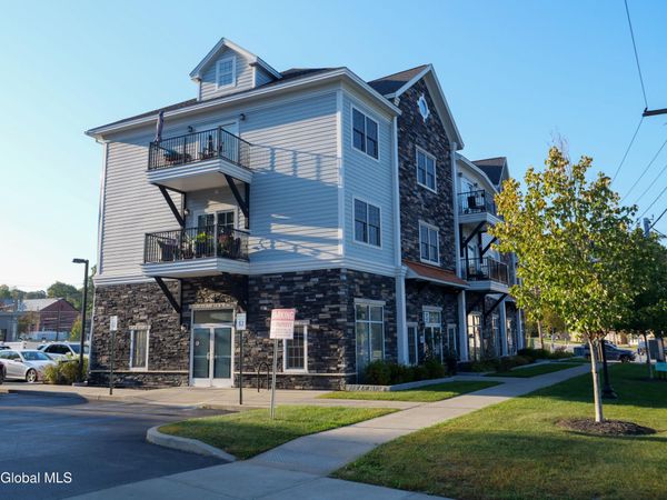 97 East Avenue, Unit APT 201, Saratoga Springs, NY 12866