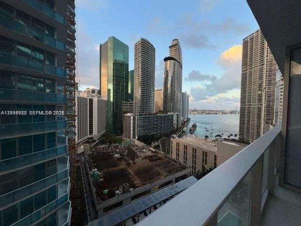 77 SE 5th St, Unit 2004, Miami, FL 33131