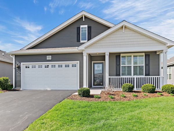 979 Crestview Lane , Pingree Grove, IL 60140