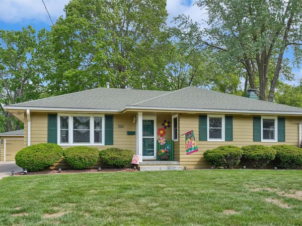 3211 Bel Aire Road, Des Moines, IA 50310