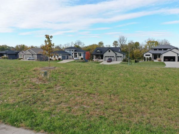 8082 NW 100th Street, Johnston, IA 50131
