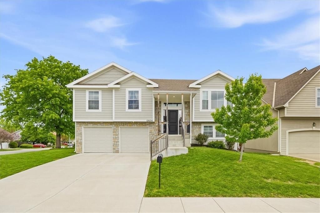 12634 Fountain Lake Circle, Grandview, MO 64030 Main Photo