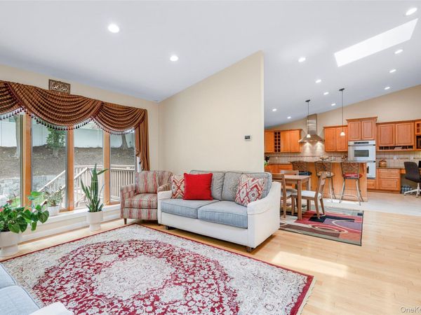 5 Oakridge Road , White Plains, NY 10607