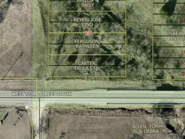 W 103rd Street S, Wainwright, OK 74468