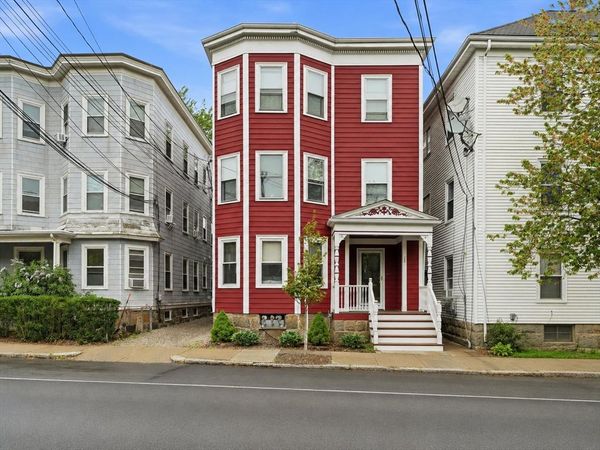 166 Chestnut St, Unit 1, Brookline, MA 02445