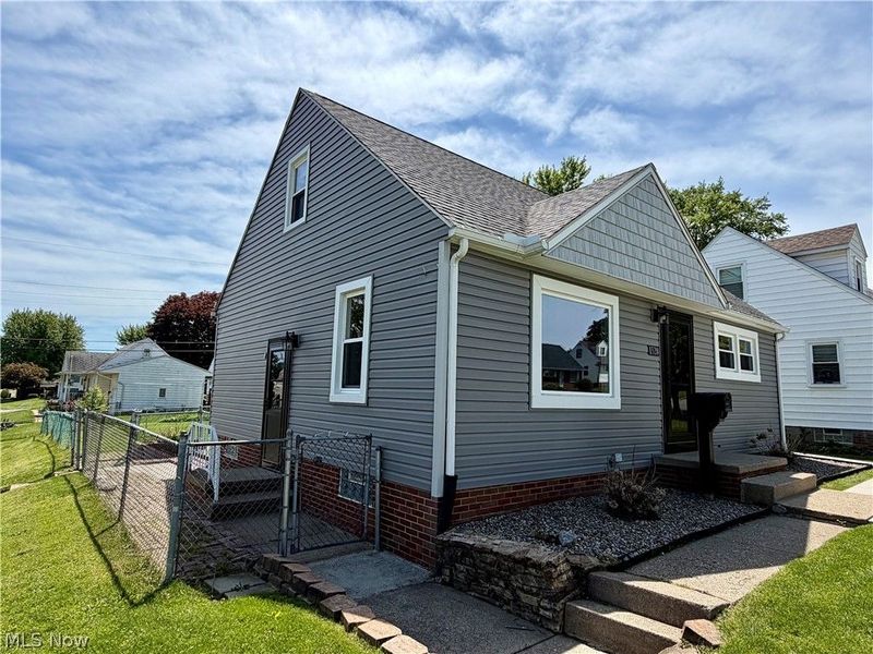 1528 34th Street NE, Canton, OH 44714 Photo 2