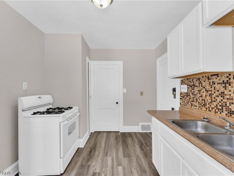10602 Langton Avenue, Unit 2/UP, Garfield Heights, OH 44125 Photo 11