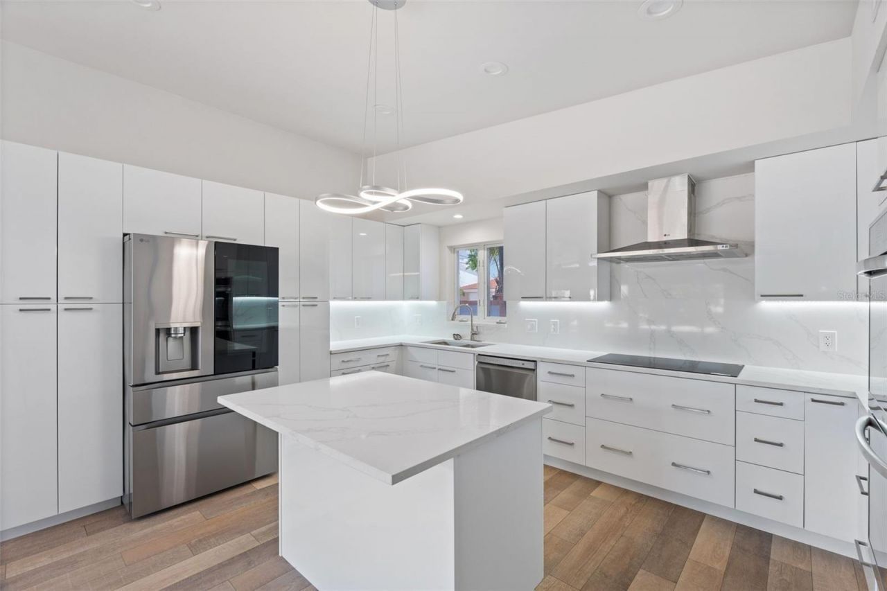 528 Key Royale Drive, Holmes Beach, FL 34217 Photo