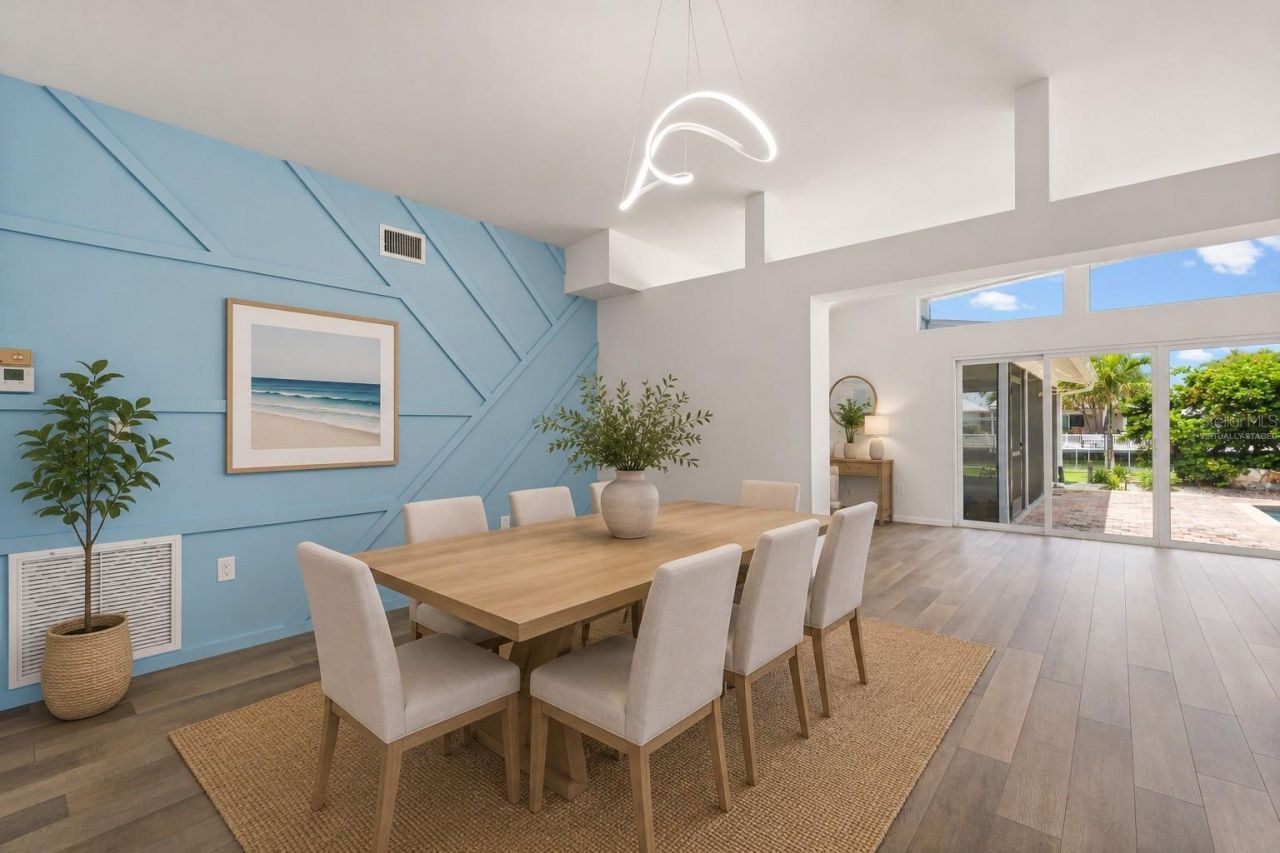 528 Key Royale Drive, Holmes Beach, FL 34217 Photo