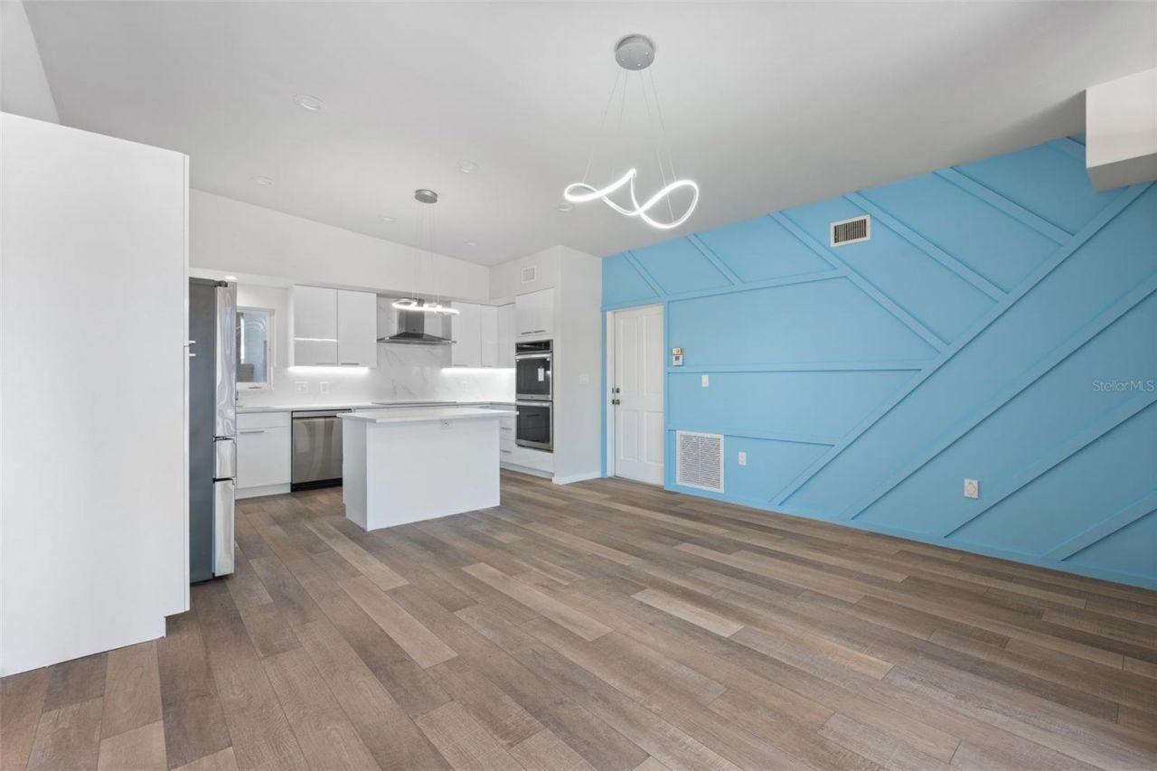528 Key Royale Drive, Holmes Beach, FL 34217 Photo