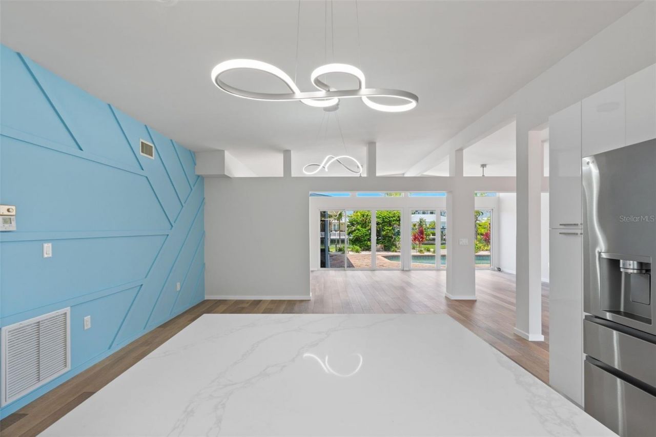 528 Key Royale Drive, Holmes Beach, FL 34217 Photo