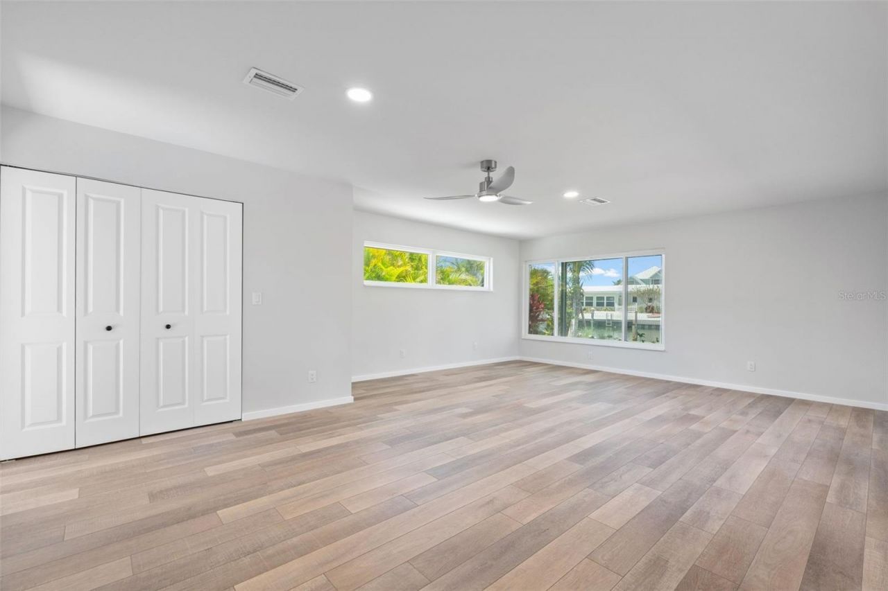528 Key Royale Drive, Holmes Beach, FL 34217 Photo