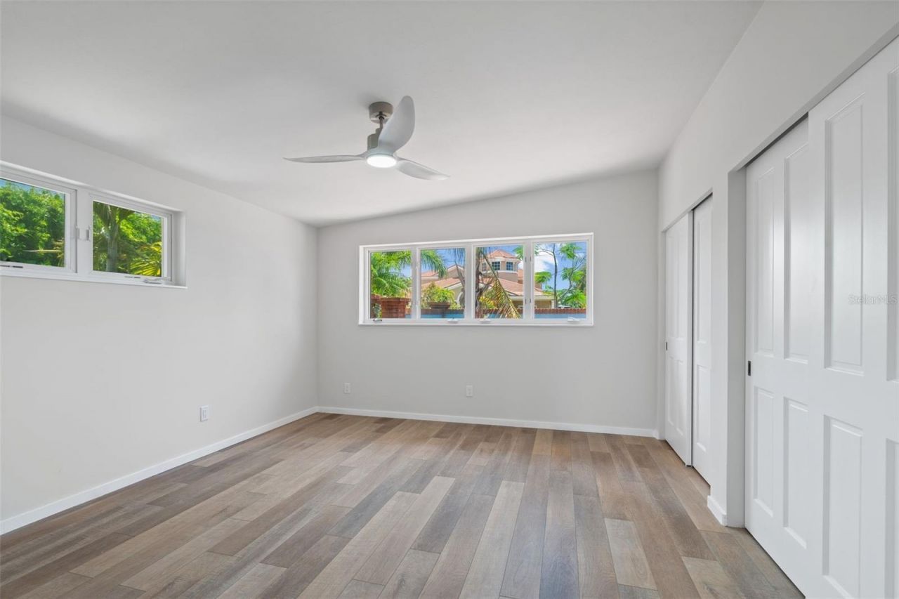528 Key Royale Drive, Holmes Beach, FL 34217 Photo