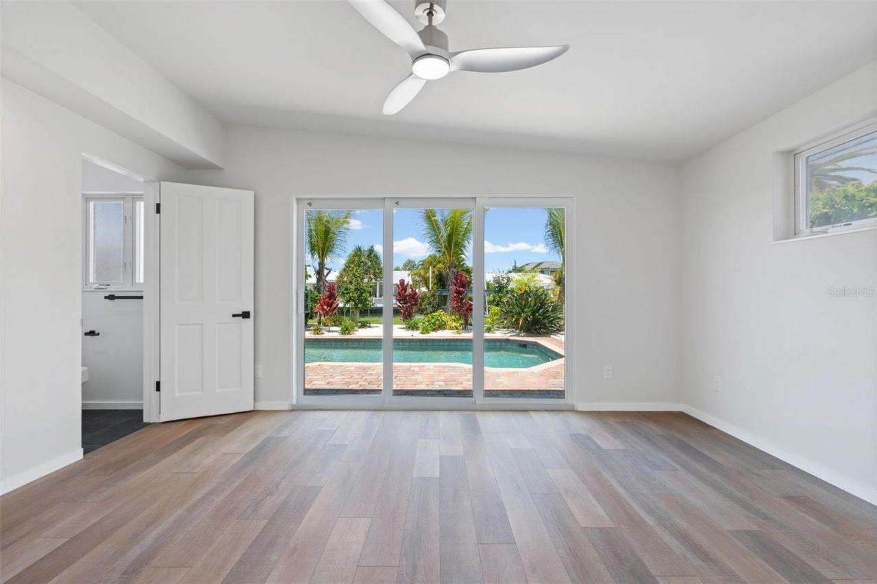 528 Key Royale Drive, Holmes Beach, FL 34217 Photo