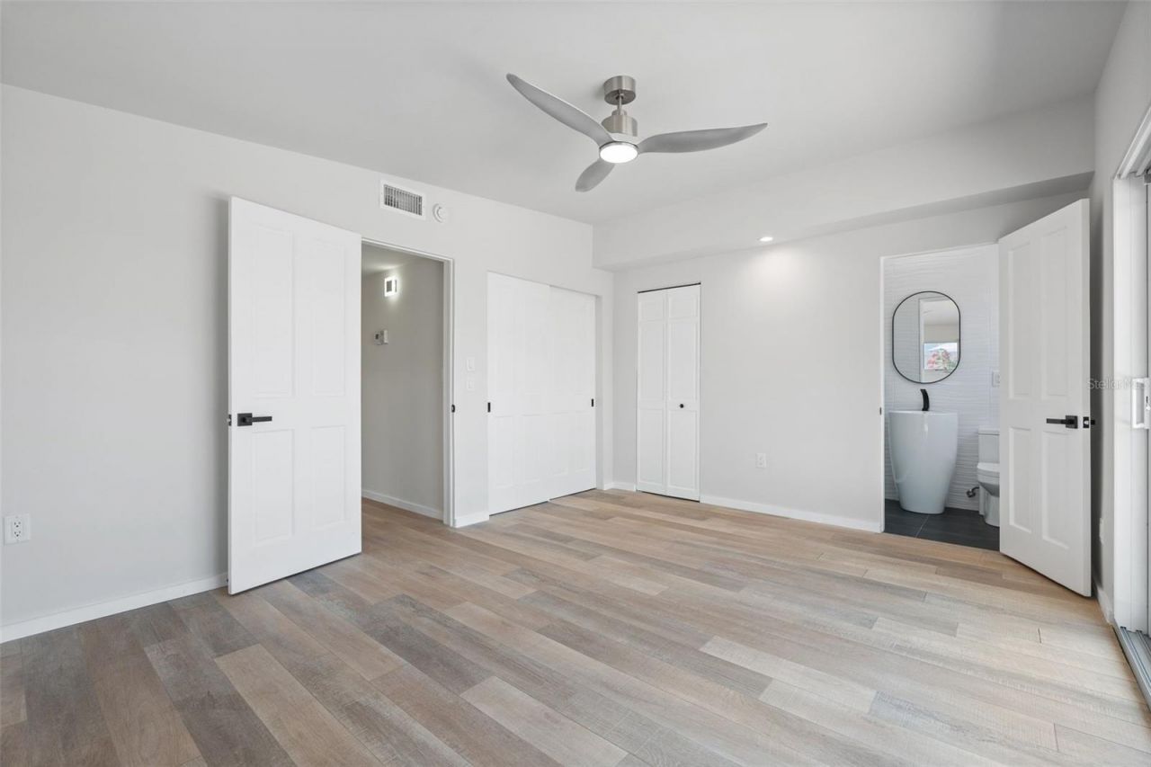 528 Key Royale Drive, Holmes Beach, FL 34217 Photo