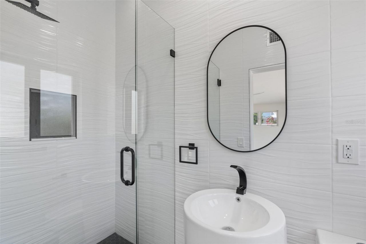 528 Key Royale Drive, Holmes Beach, FL 34217 Photo