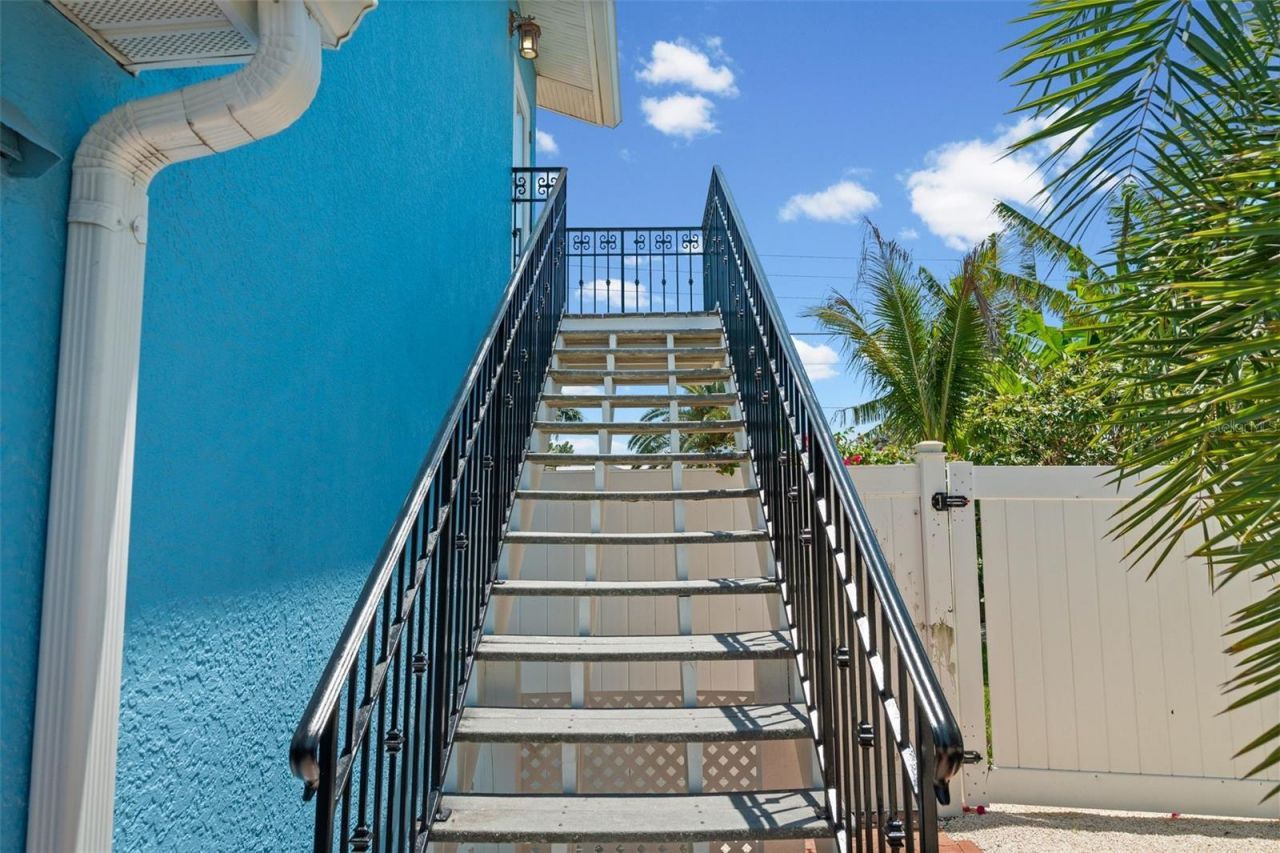 528 Key Royale Drive, Holmes Beach, FL 34217 Photo
