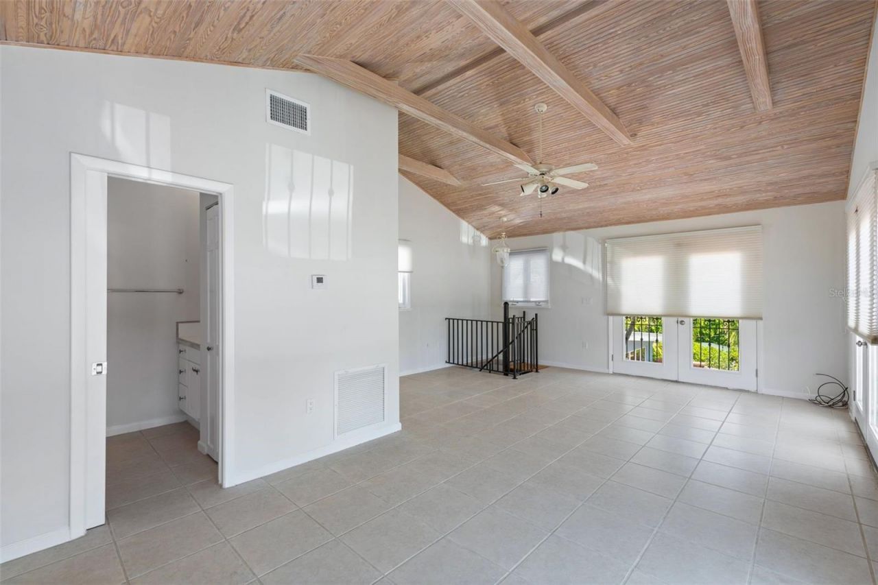 528 Key Royale Drive, Holmes Beach, FL 34217 Photo