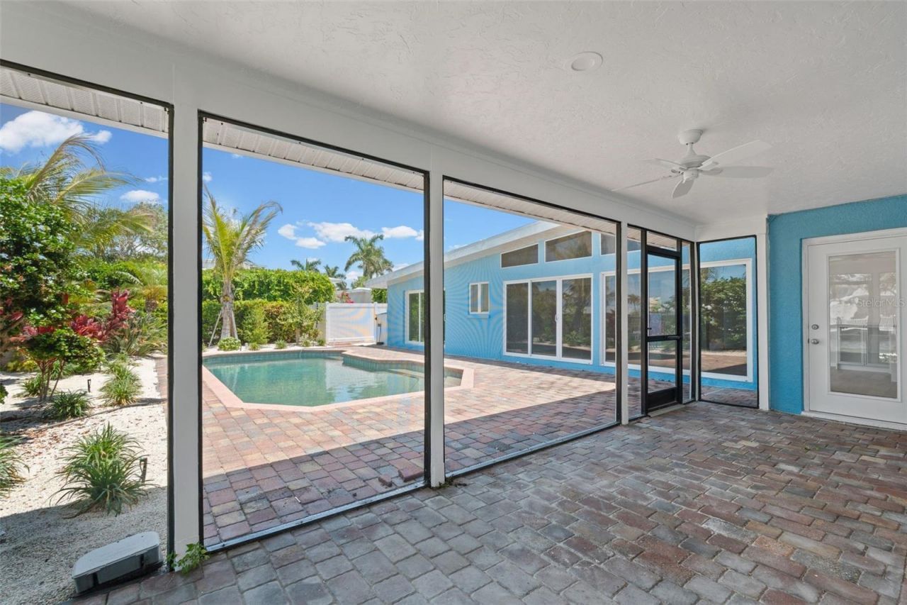 528 Key Royale Drive, Holmes Beach, FL 34217 Photo