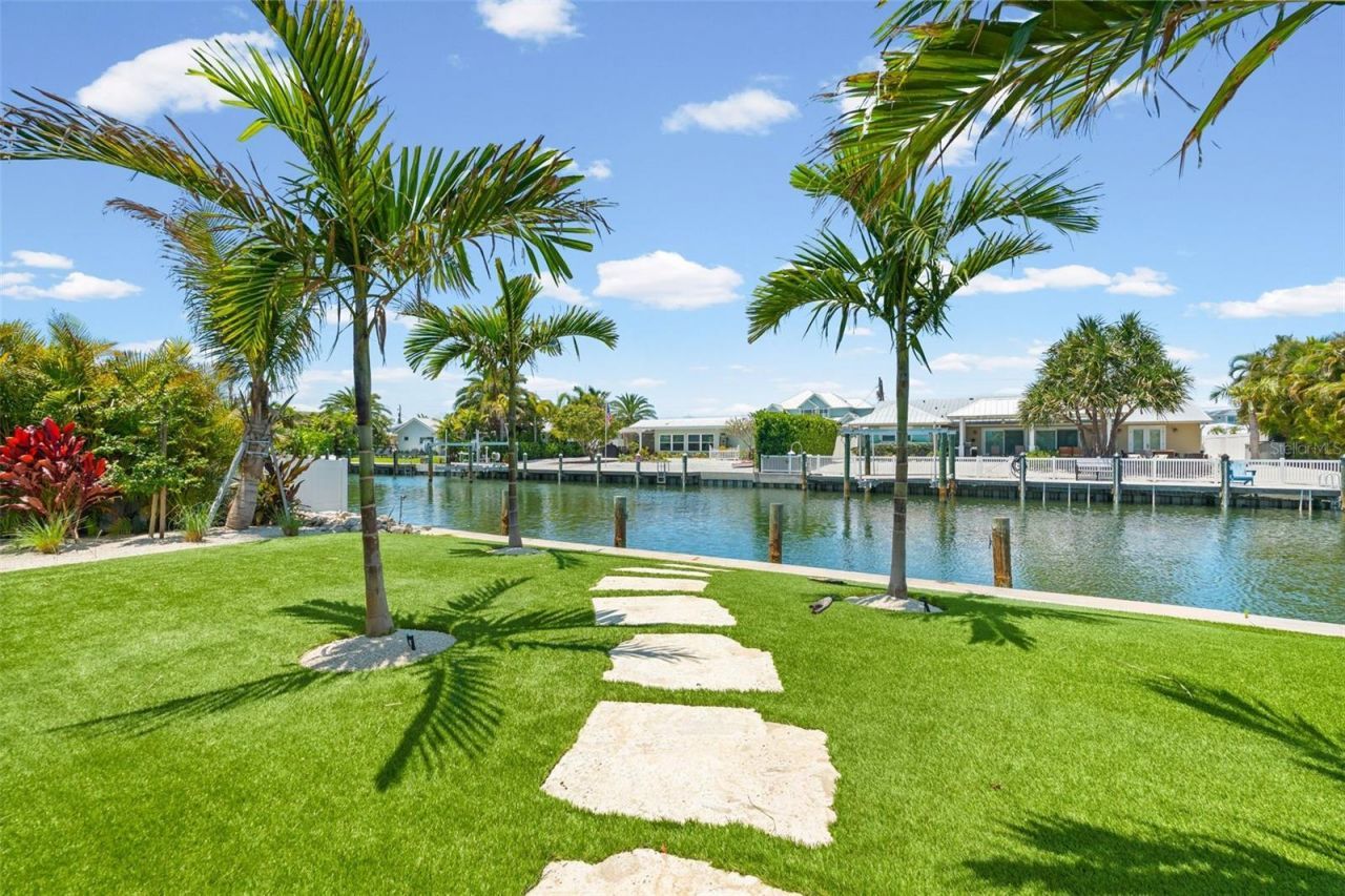 528 Key Royale Drive, Holmes Beach, FL 34217 Photo