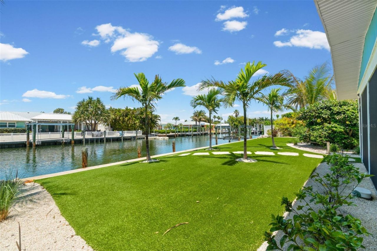 528 Key Royale Drive, Holmes Beach, FL 34217 Photo