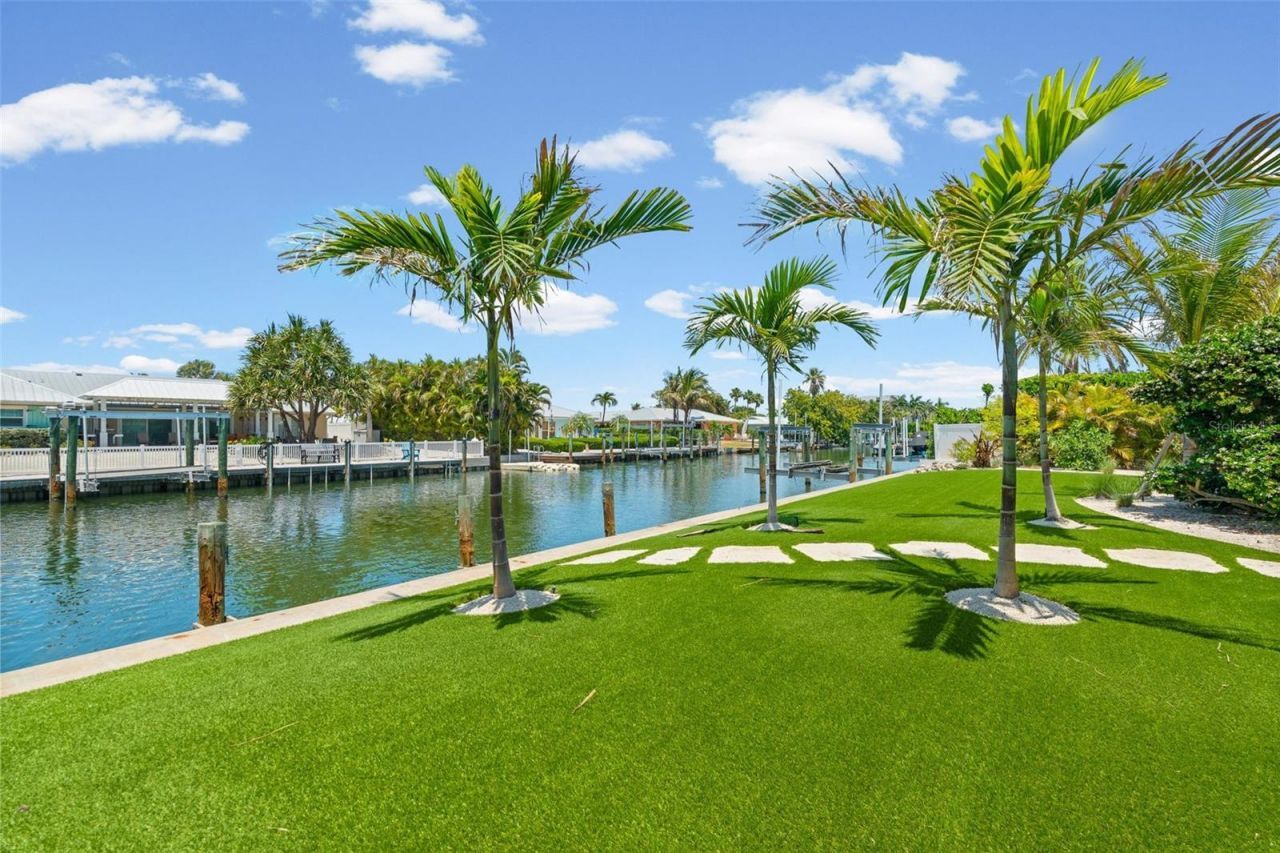 528 Key Royale Drive, Holmes Beach, FL 34217 Photo