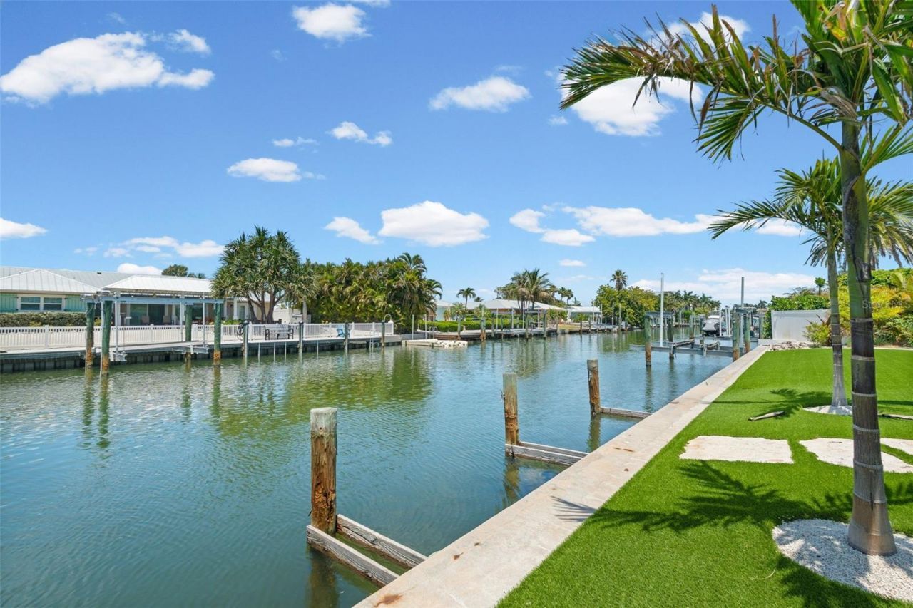 528 Key Royale Drive, Holmes Beach, FL 34217 Photo