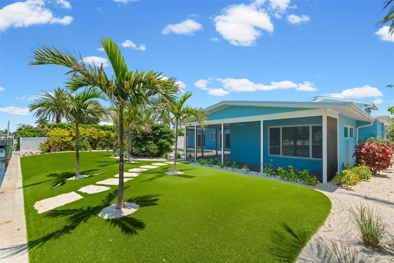 528 Key Royale Drive, Holmes Beach, FL 34217 Photo