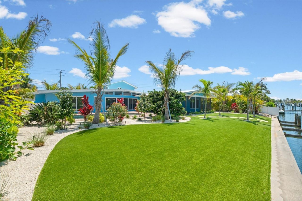 528 Key Royale Drive, Holmes Beach, FL 34217 Photo