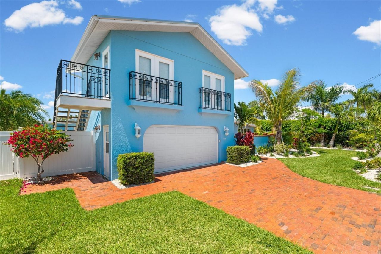 528 Key Royale Drive, Holmes Beach, FL 34217 Photo