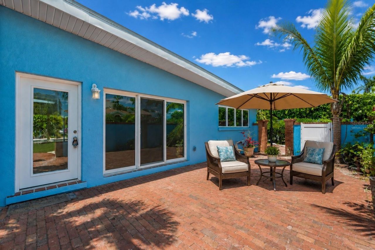 528 Key Royale Drive, Holmes Beach, FL 34217 Photo