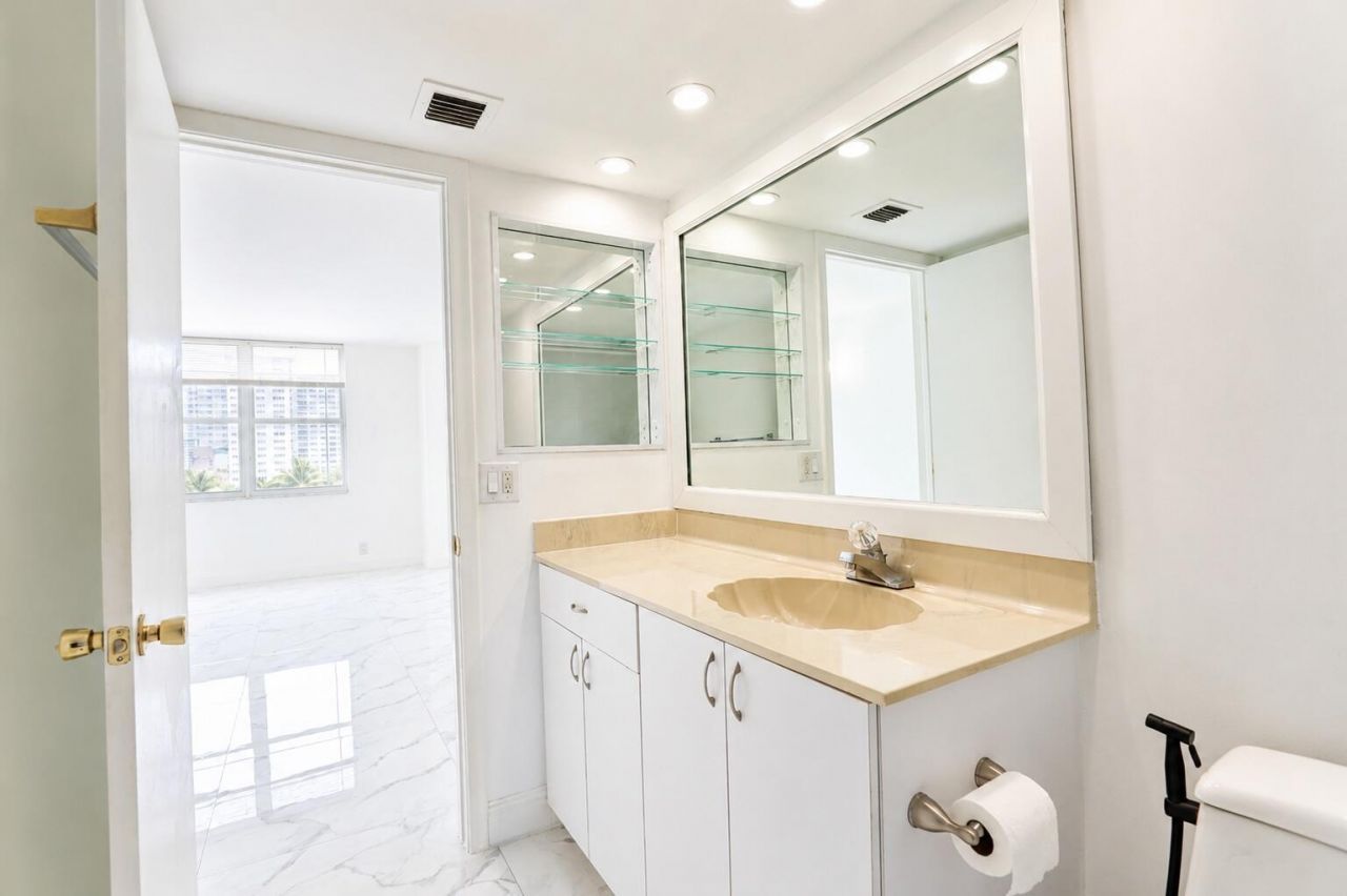 101 Briny Avenue, Unit 401, Pompano Beach, FL 33062 Photo