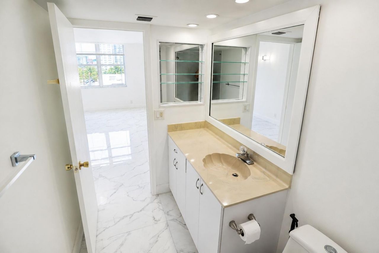 101 Briny Avenue, Unit 401, Pompano Beach, FL 33062 Photo