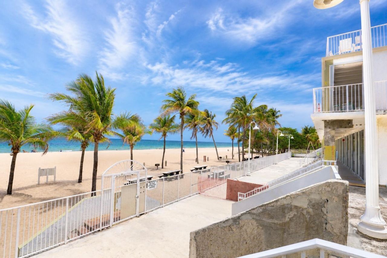 101 Briny Avenue, Unit 401, Pompano Beach, FL 33062 Photo