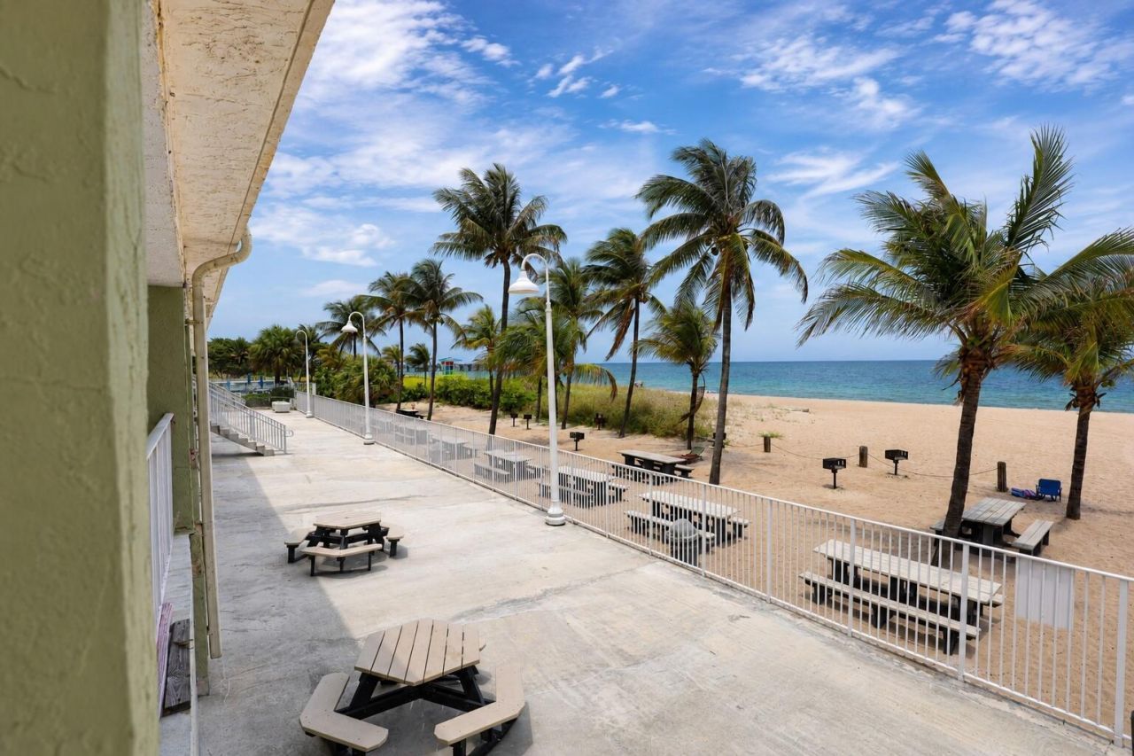 101 Briny Avenue, Unit 401, Pompano Beach, FL 33062 Photo