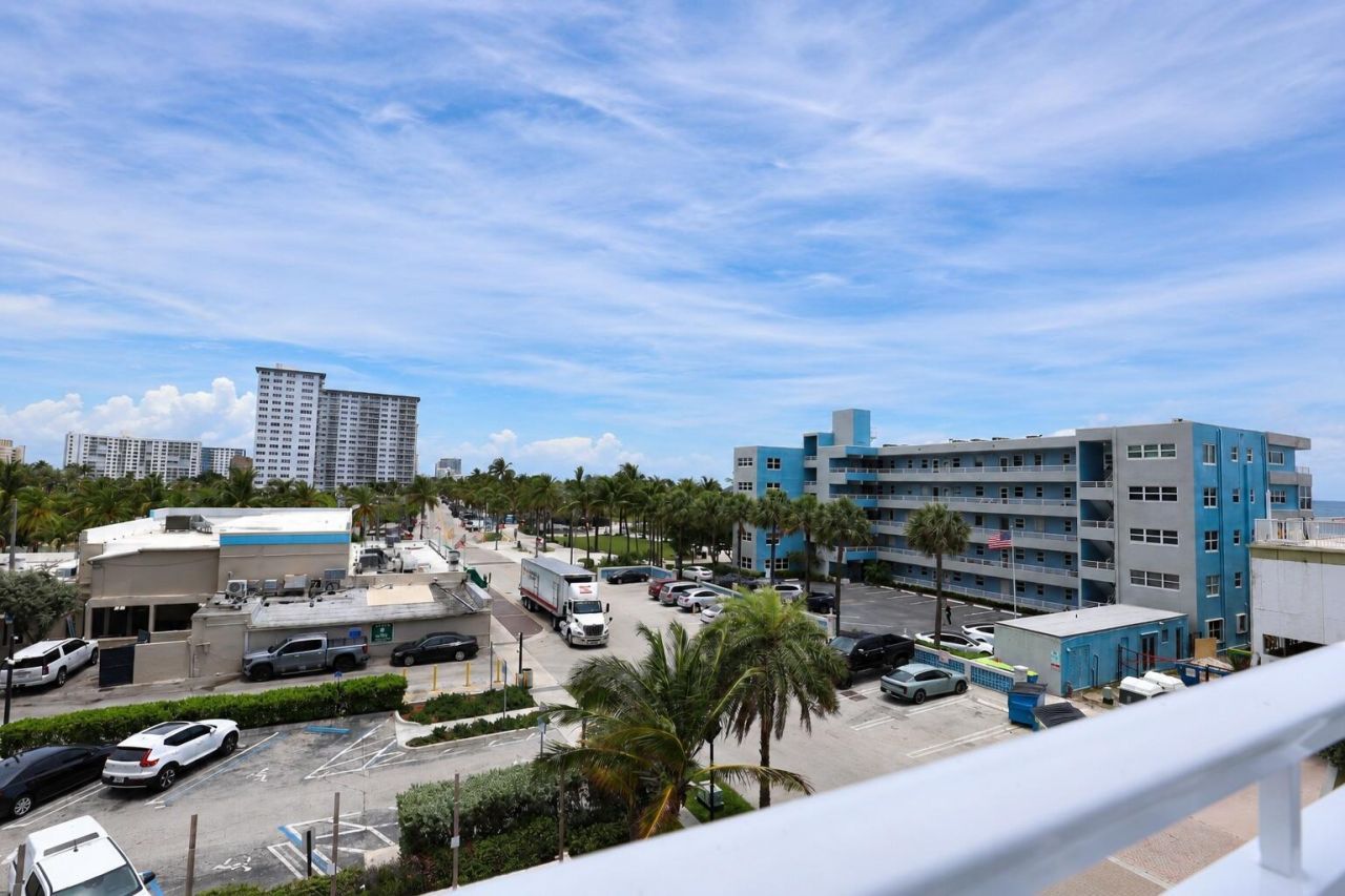 101 Briny Avenue, Unit 401, Pompano Beach, FL 33062 Photo