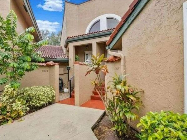 9231 W Sunrise Boulevard, Plantation, FL 33322