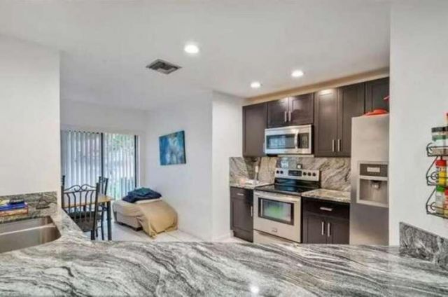 9231 W Sunrise Boulevard, Plantation, FL 33322 Photo