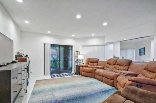 9231 W Sunrise Boulevard, Plantation, FL 33322 Photo