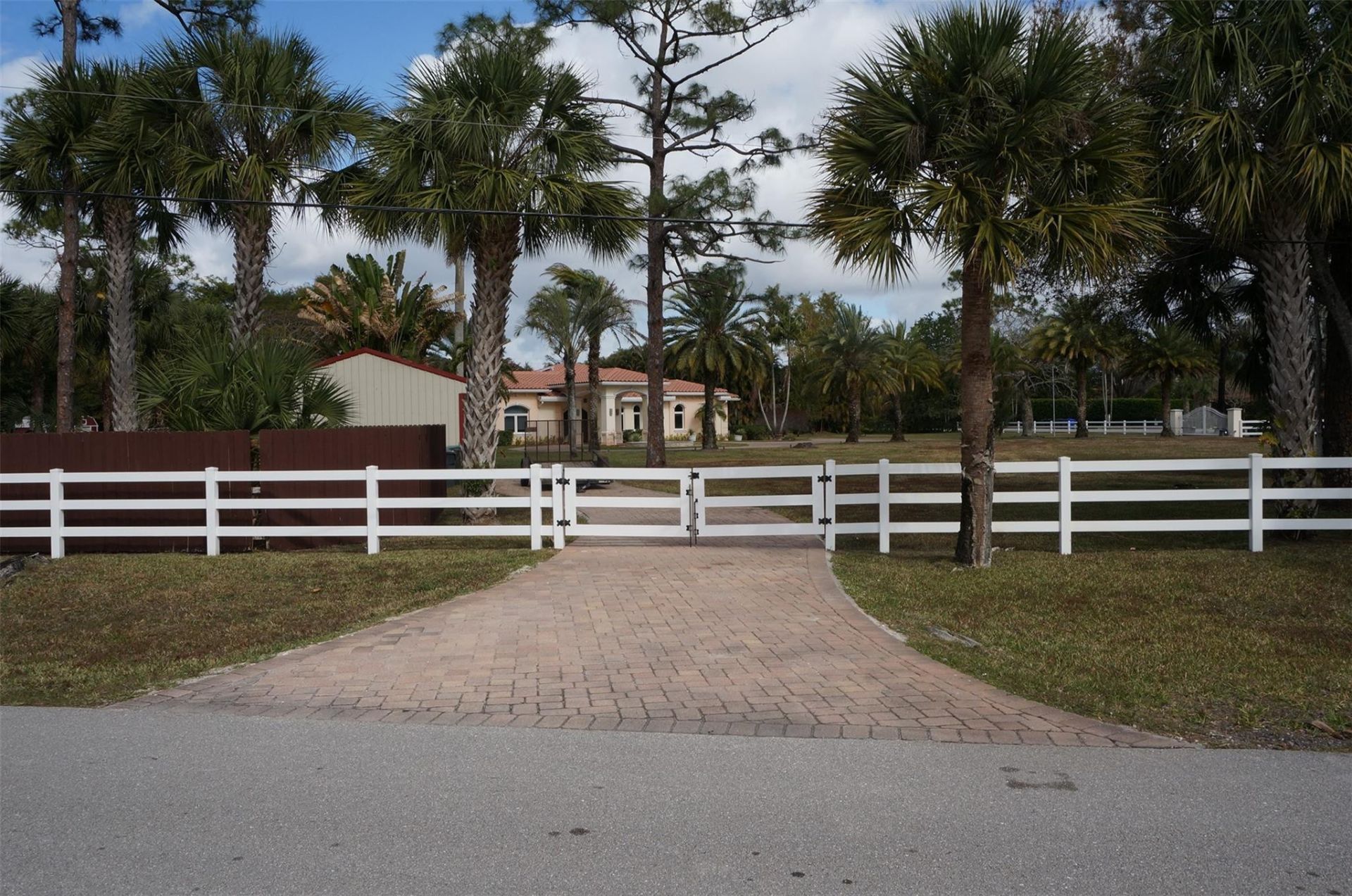 650 E Rambling Drive, Wellington, FL 33414 Photo