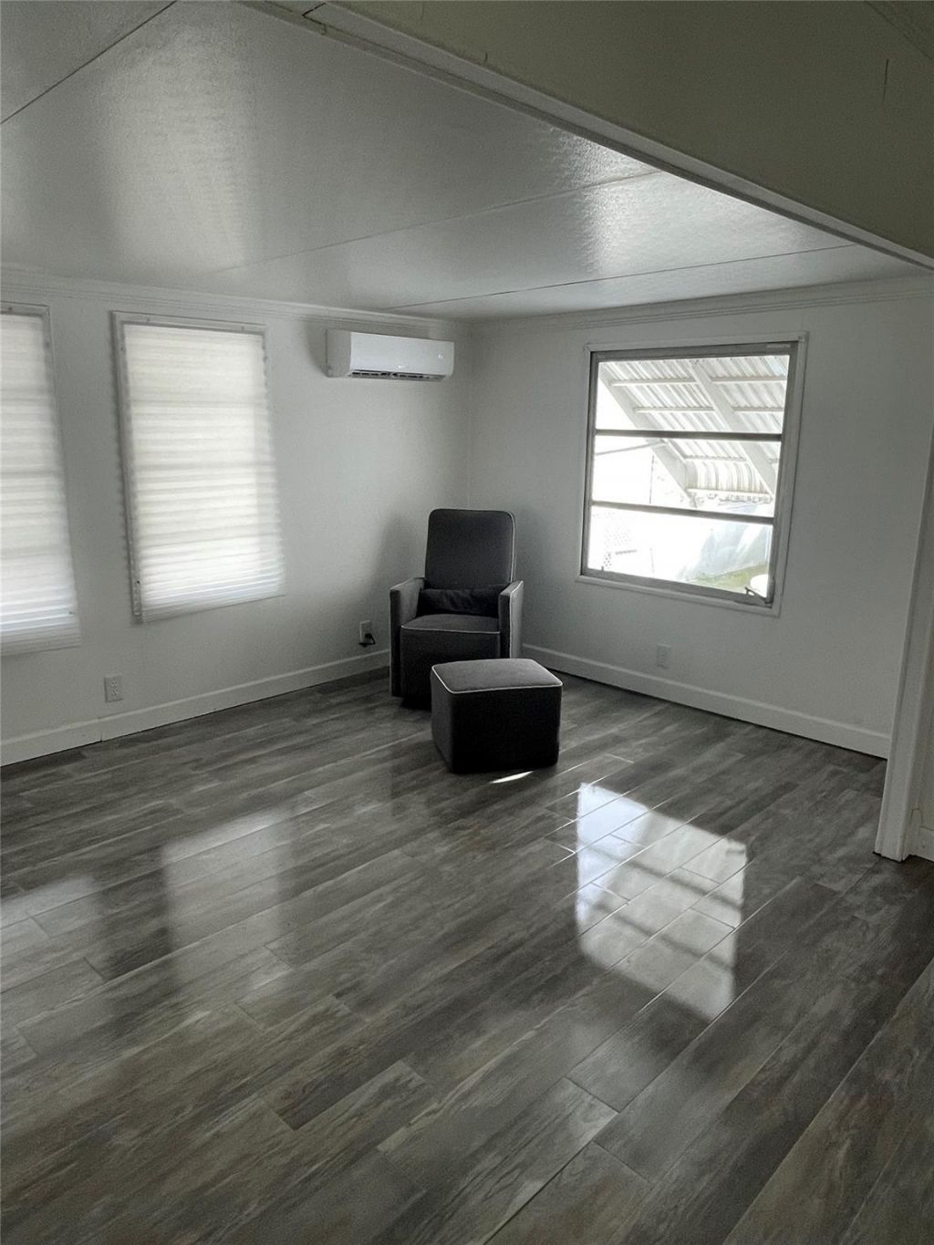 8570 SW 21st Street, Davie, FL 33324 Photo
