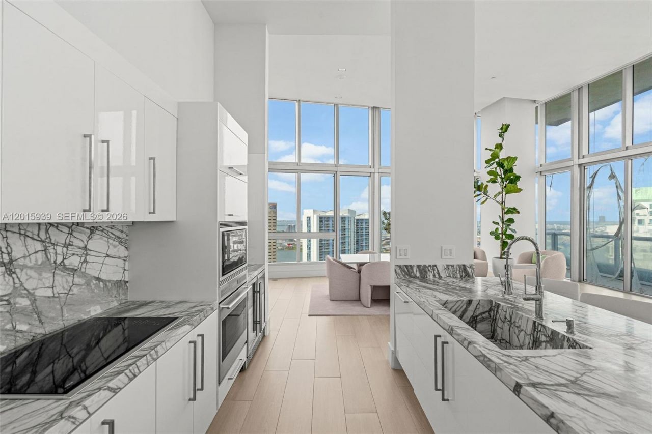 465 Brickell Ave, Unit 4101, Miami, FL 33131 Photo
