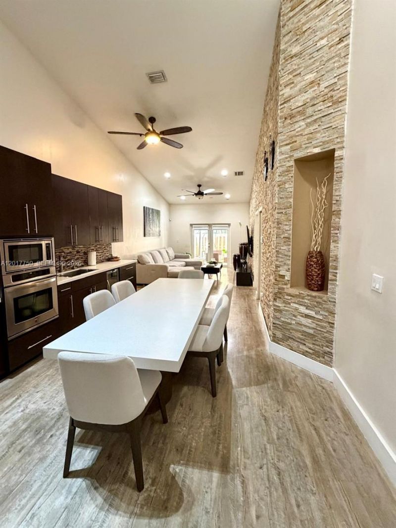 1242 NE 32nd Ave, Homestead, FL 33033 Photo