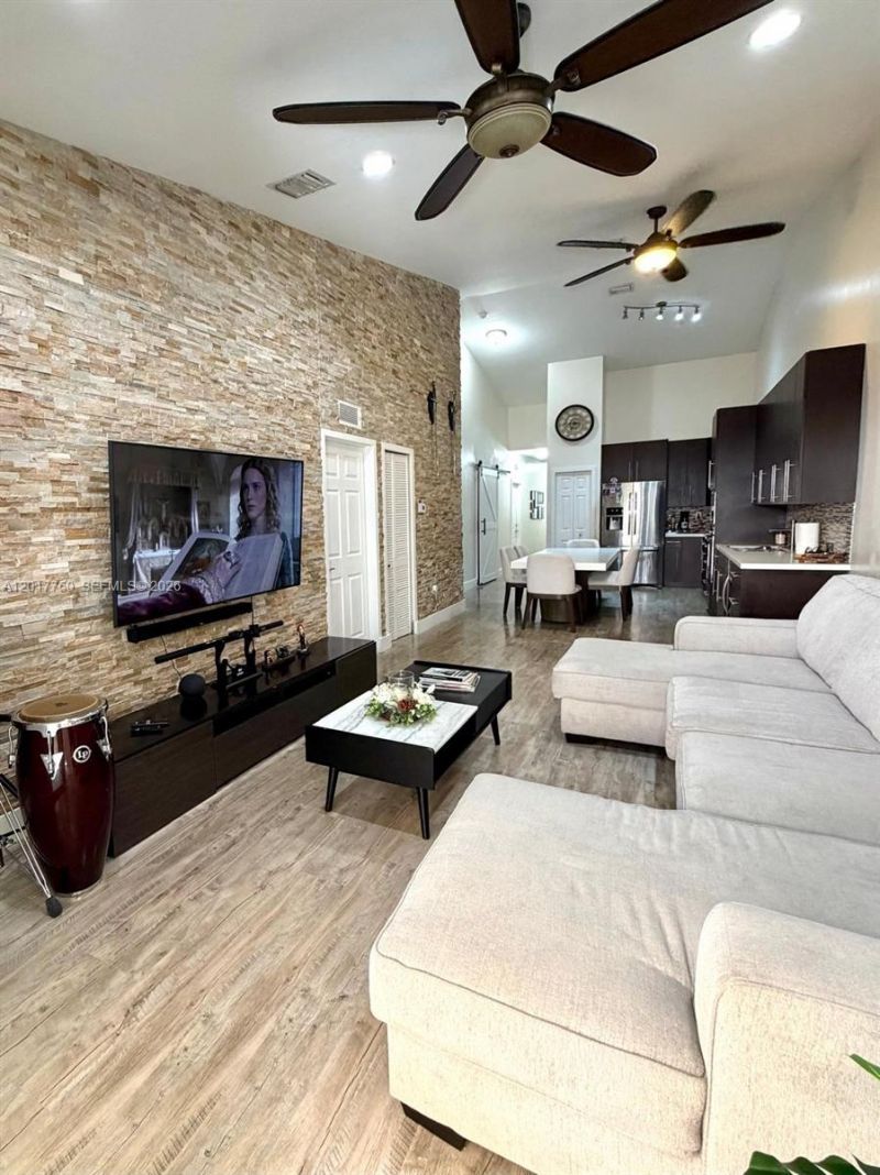 1242 NE 32nd Ave, Homestead, FL 33033 Photo