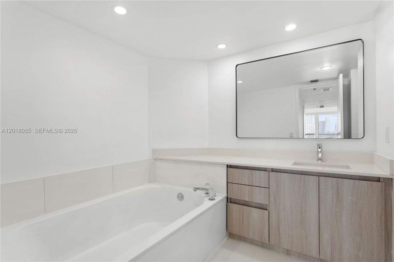 1717 NE Bayshore Dr , Unit A-2736, Miami, FL 33132 Photo